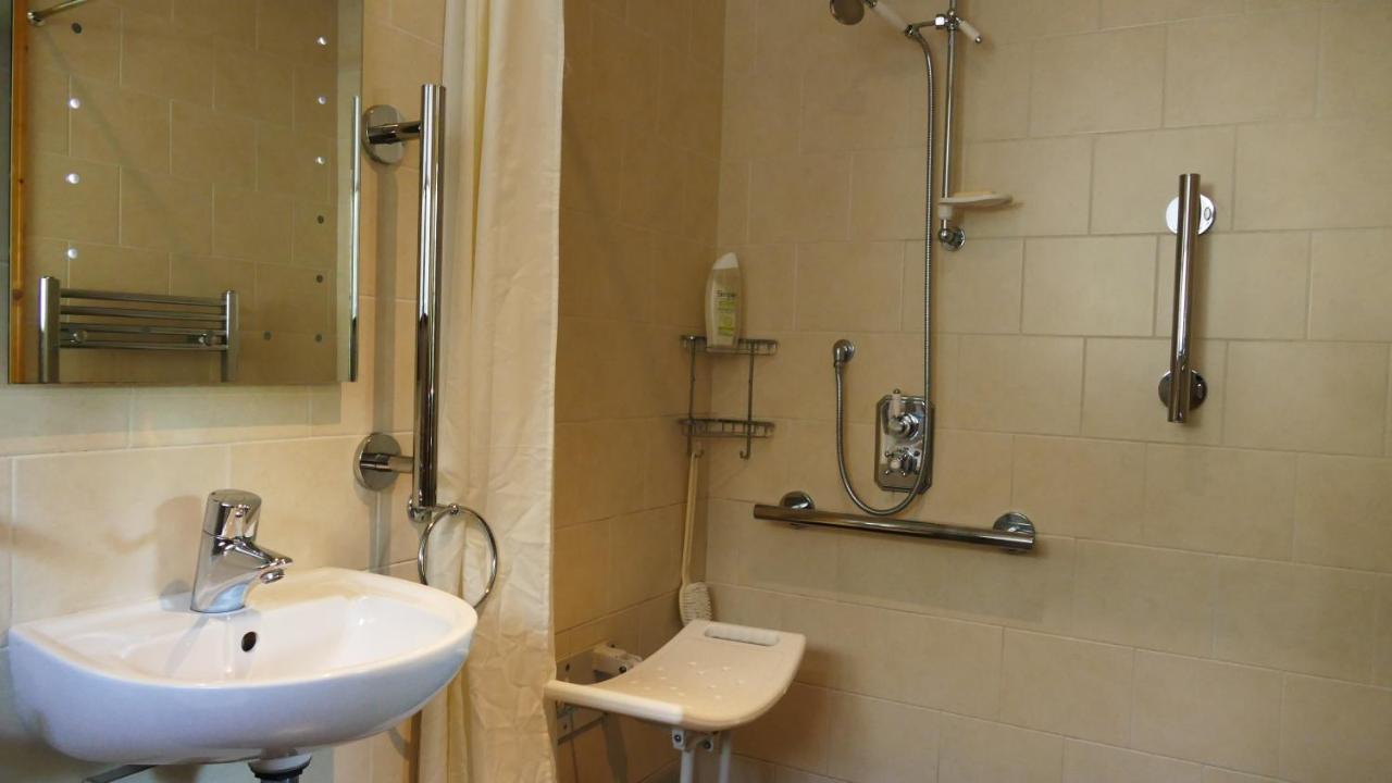 Cosy Ground Floor Disabled Friendly Room In Farm House Llandderfel Ngoại thất bức ảnh