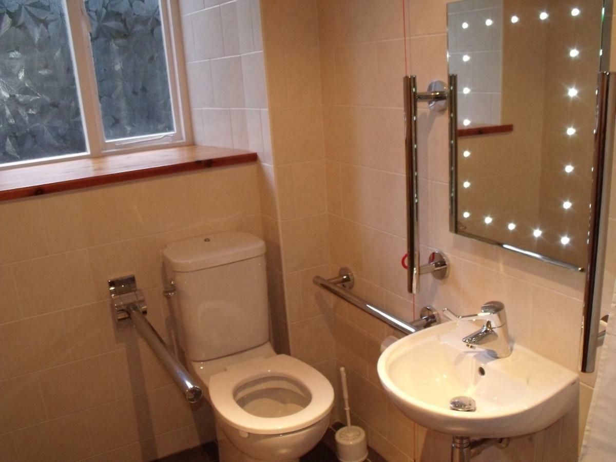 Cosy Ground Floor Disabled Friendly Room In Farm House Llandderfel Ngoại thất bức ảnh